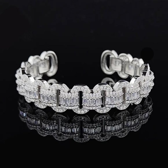 Jewelry - NEW LUXURY OVAL DIAMOND S925 STERLING SILVER BANGLE BRACELET